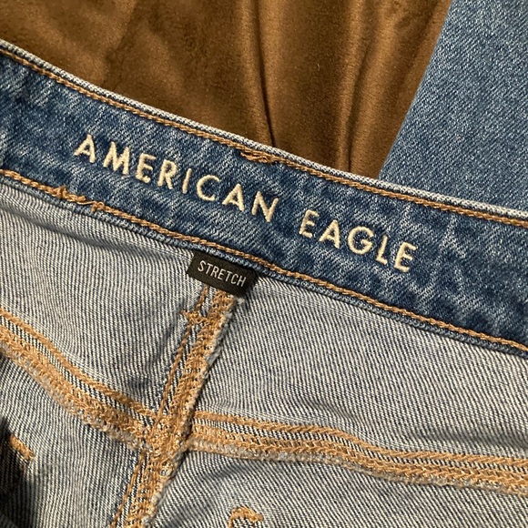 American Eagle brand, size 4s, stretch mom jean, distressed, cute and comfy - Picture 2 of 8